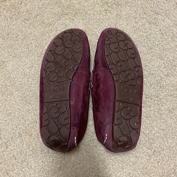 UGG Slippers - Picture 5 of 6